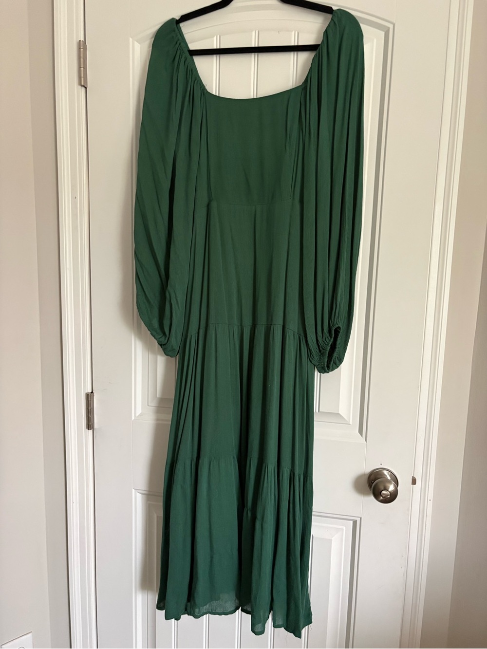 Listicle Green Long Sleeve Tiered Midi Dress